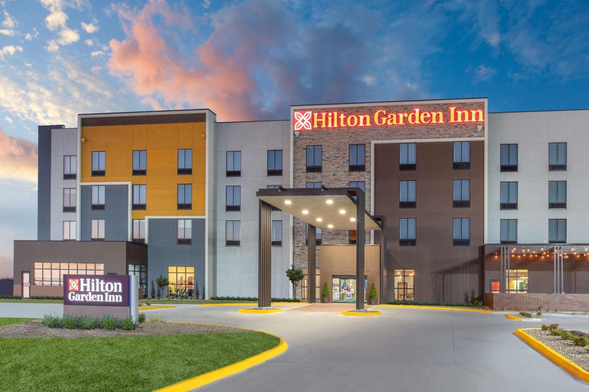 Hilton Garden Inn Hays, Ks Esterno foto